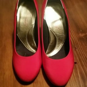 Ros Hommerson Red Satin like Pump 6.5W